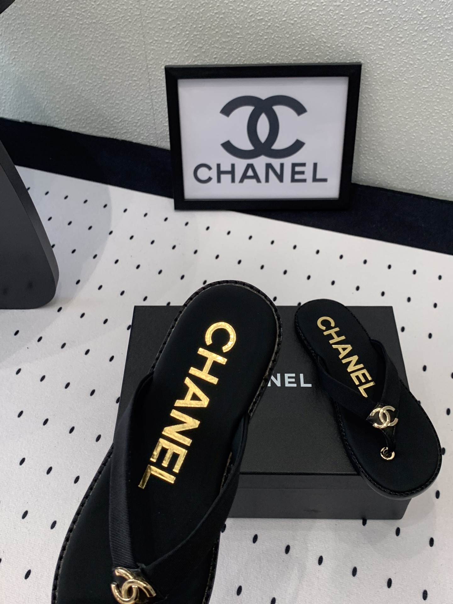Chanel Chanel新款双C夹脚拖鞋 今季拖鞋