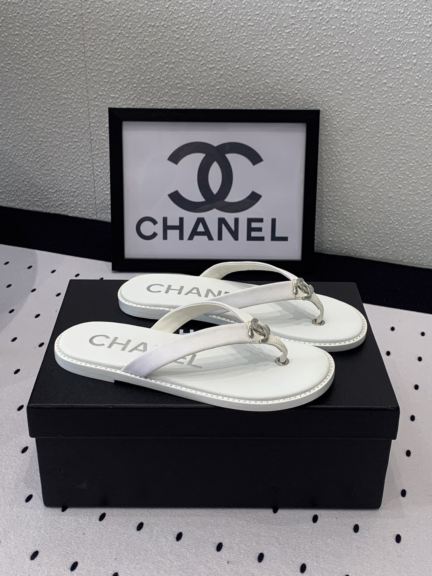 Chanel Chanel新款双C夹脚拖鞋 今季拖鞋