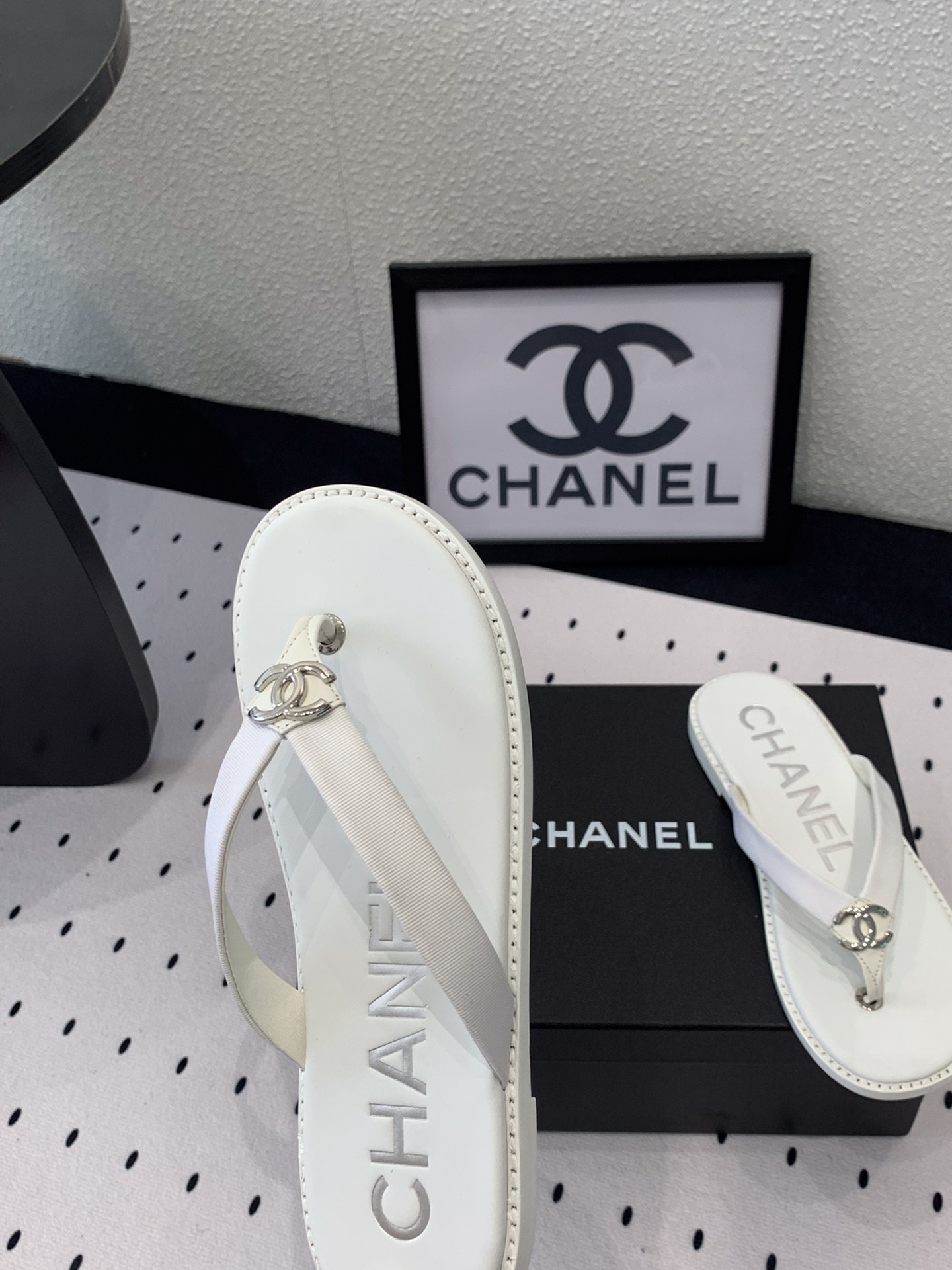 Chanel Chanel新款双C夹脚拖鞋 今季拖鞋