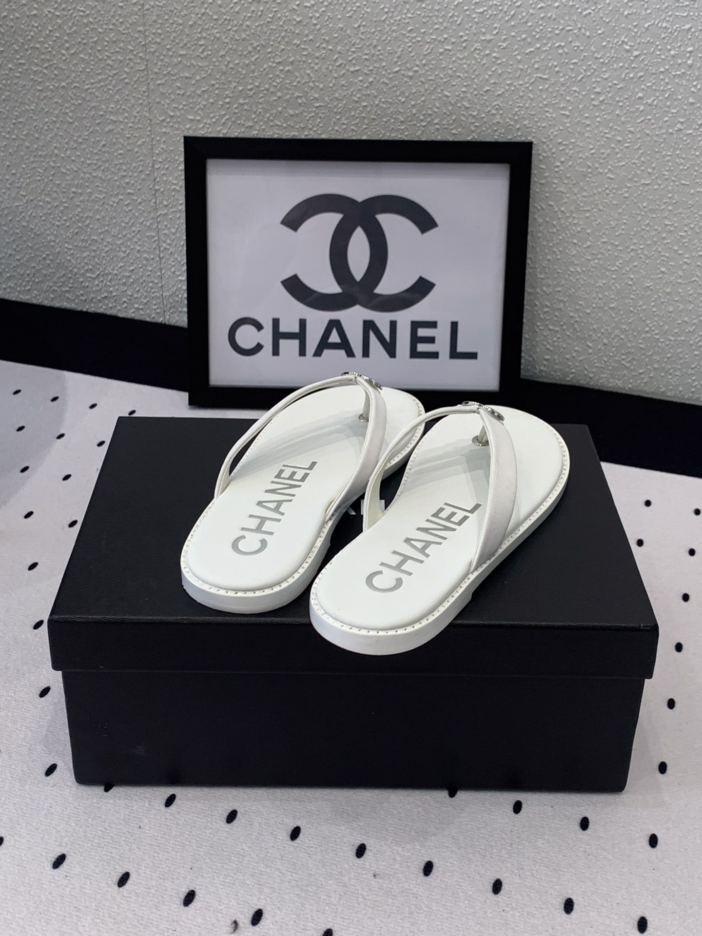 Chanel Chanel新款双C夹脚拖鞋 今季拖鞋