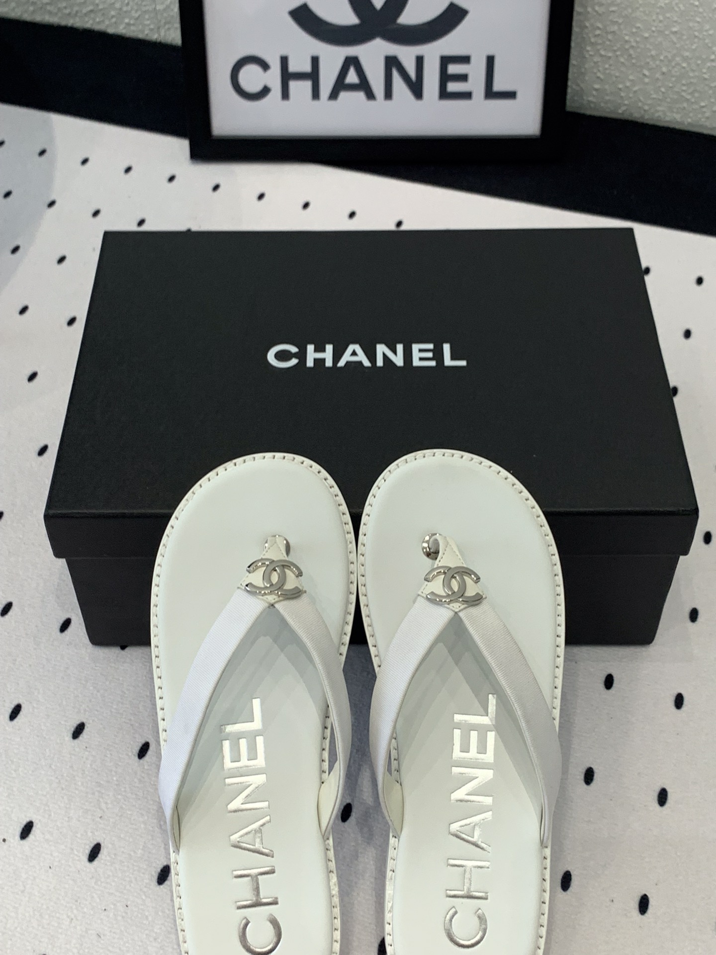 Chanel Chanel新款双C夹脚拖鞋 今季拖鞋