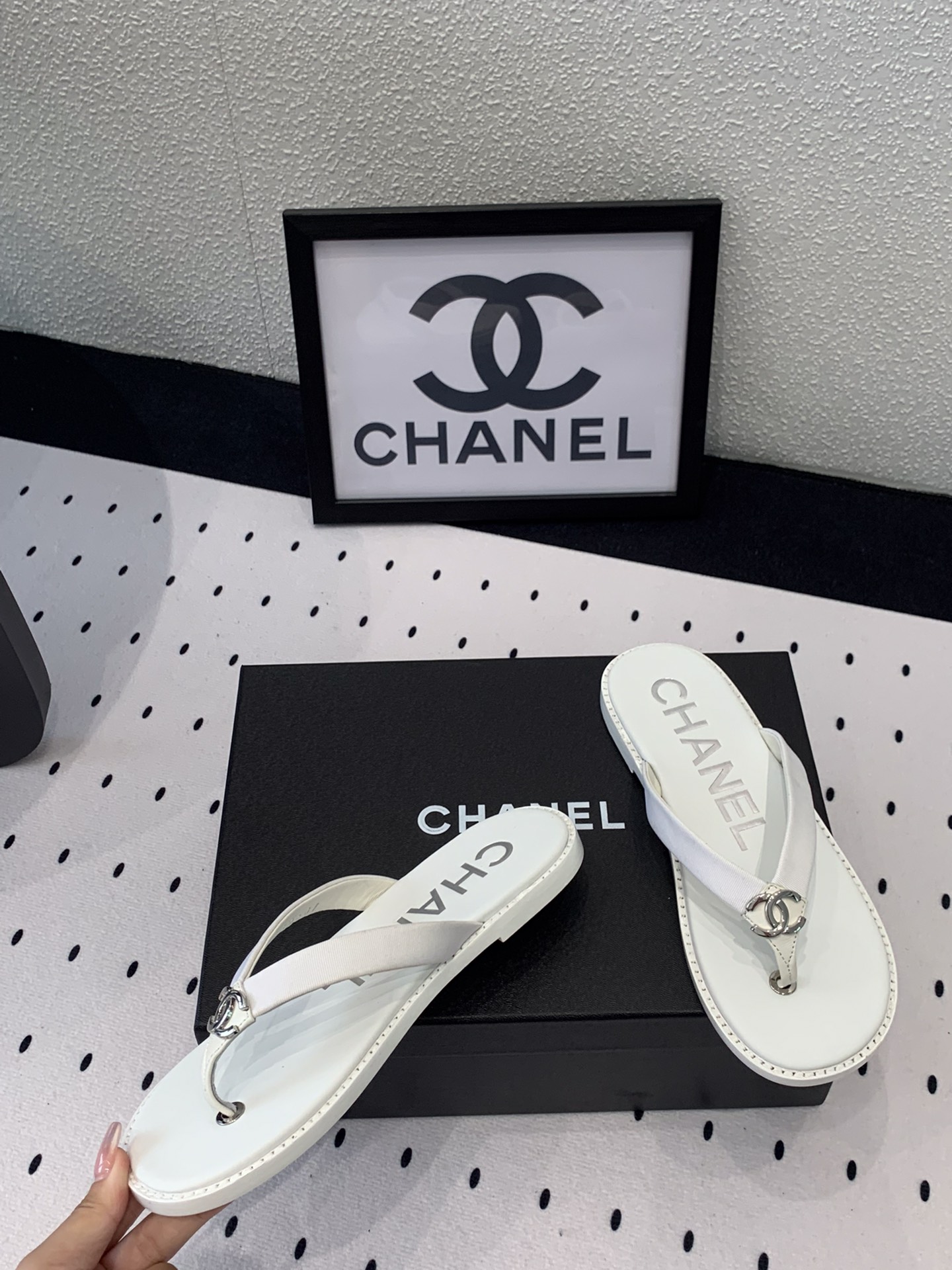 Chanel Chanel新款双C夹脚拖鞋 今季拖鞋