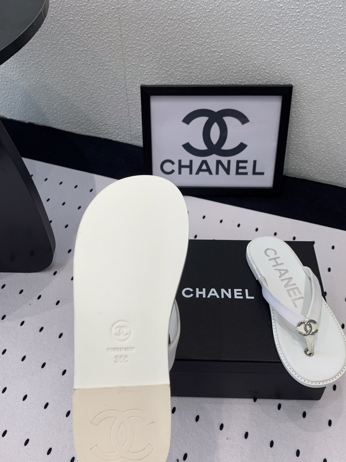Chanel Chanel新款双C夹脚拖鞋 今季拖鞋