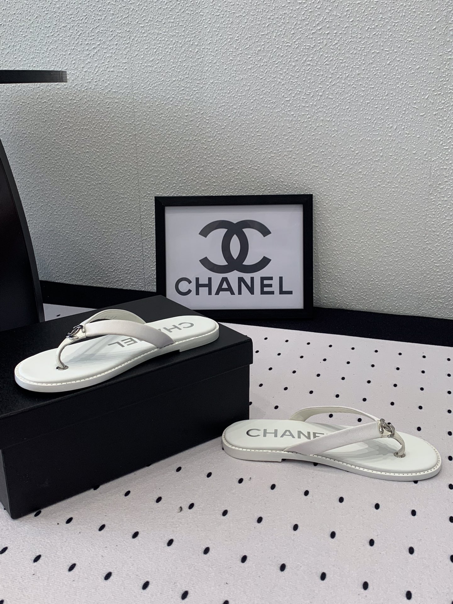 Chanel Chanel新款双C夹脚拖鞋 今季拖鞋