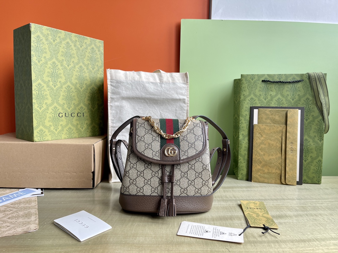 Model: 795221 Size: 20.5/20/12 The Ophidia series combines the traditional essence of Gucci with modern design to present dazzling new works with