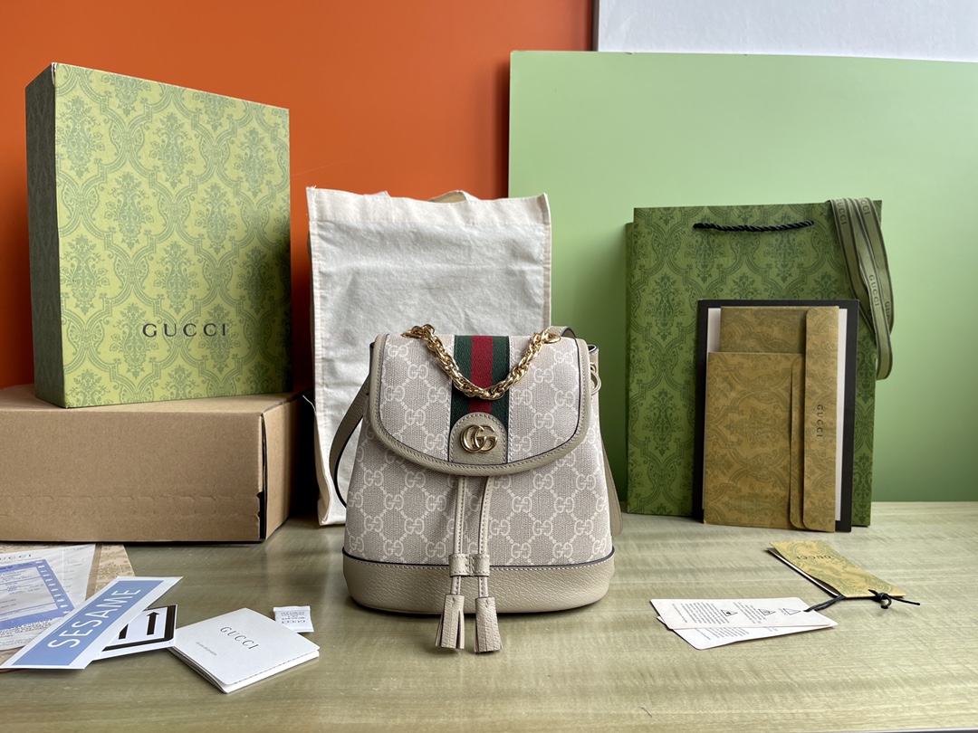 Model: 795221 Size: 20.5/20/12 The Ophidia series combines the traditional essence of Gucci with modern design to present dazzling new works with