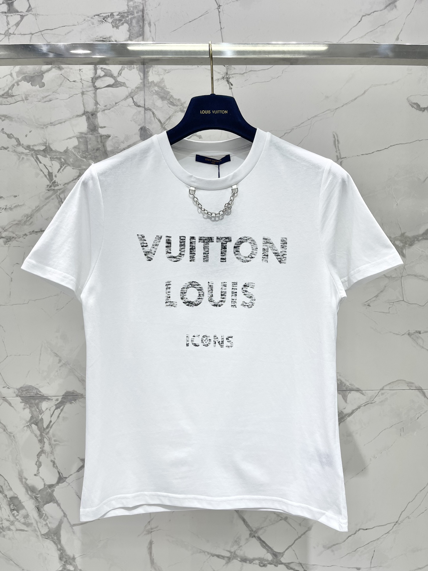 Is het oké om replica te kopen
 Louis Vuitton Kleding T-Shirt Afdrukken Katoen Lente/Zomercollectie LV Circle Kettingen