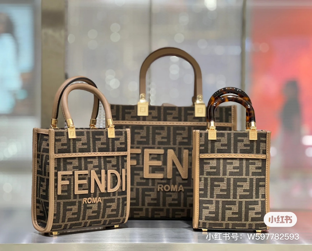 Fendi Crossbody & Shoulder Bags Top Sale