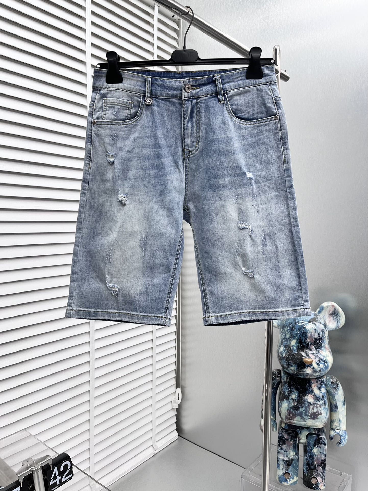 NO:153463,BBR* 2025ss Spring and Summer New Denim Shorts, Customized Full Set of Hardware, New Brand Design Technology, Fine Workmanship, Perfect Details, High-version Number 29-38 (No 35.37), Shorts, Alexander Wang19860909BBR* 2025ss春夏新款牛仔短裤,定制全套五金,全新品牌设计工艺,做工精细,细节完美,高版本 码数29-38（无35.37）,,shorts,alexander wang,Men's clothing