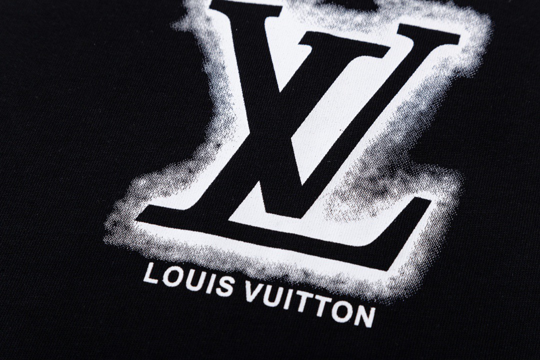 140 路易威登/Louis Vuitton 夏季新品 经典字母数码直喷圆领短袖T恤