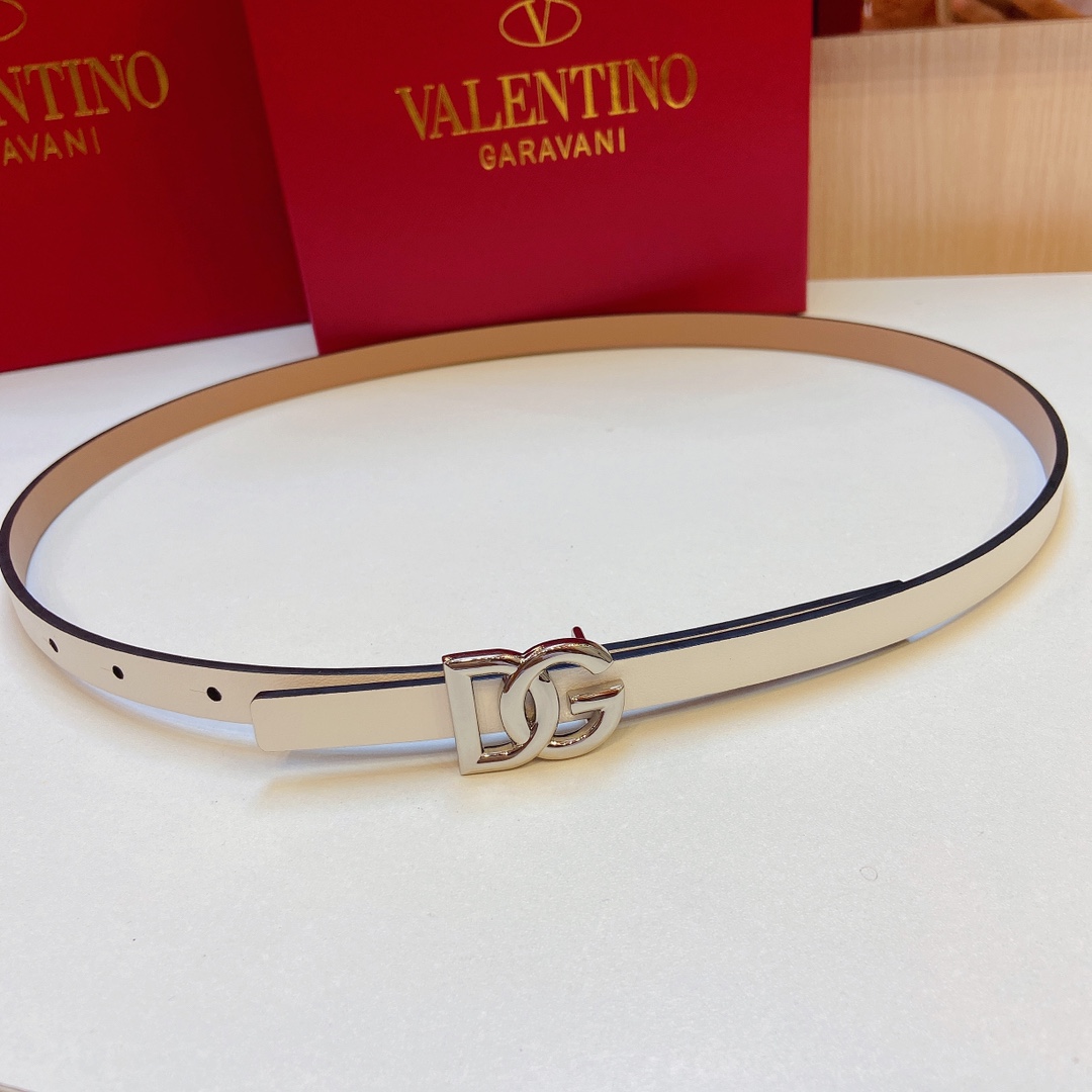 “Ms. D&G Douga’s Belt: Banner’s Double-Sided Calf Belt with DG Cross-Letter Prints” - 图片 6