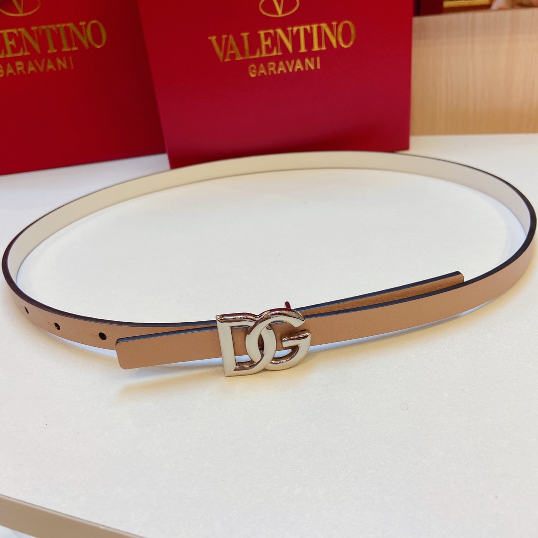 “Ms. D&G Douga’s Belt: Banner’s Double-Sided Calf Belt with DG Cross-Letter Prints” - 图片 1