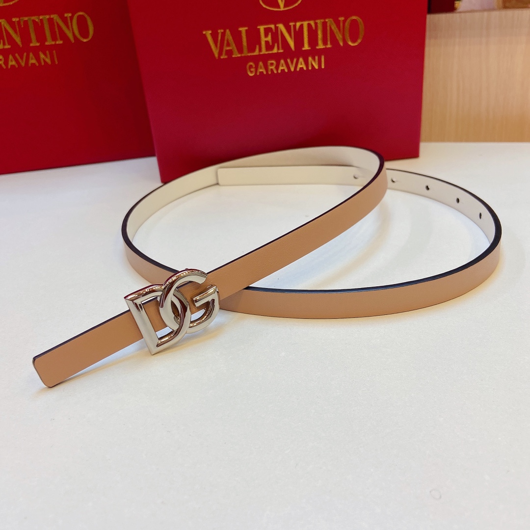 “Ms. D&G Douga’s Belt: Banner’s Double-Sided Calf Belt with DG Cross-Letter Prints” - 图片 3