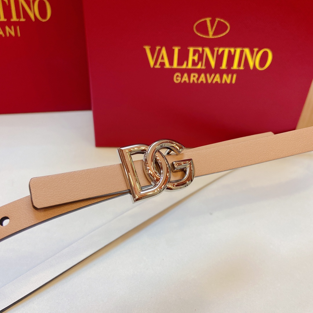 “Ms. D&G Douga’s Belt: Banner’s Double-Sided Calf Belt with DG Cross-Letter Prints” - 图片 2