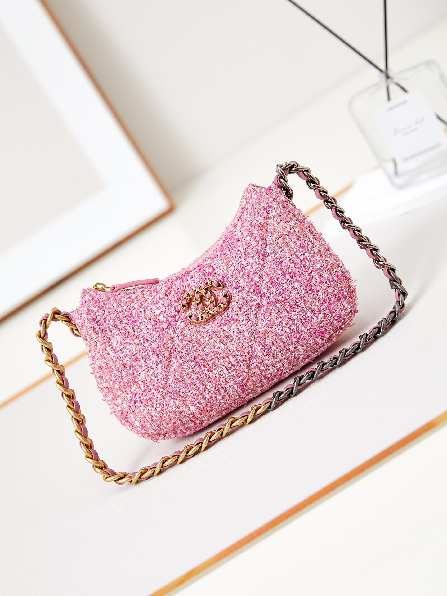 Chanel 19 Sacs À Bandoulière & À Épaule Couleur rose Collection printemps – été Fashion La chaîne