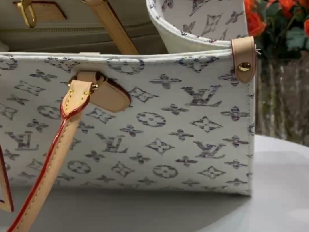 Louis Vuitton [OnTheGo MM handbag] M24708 white canvas (nautical series) is so beautiful