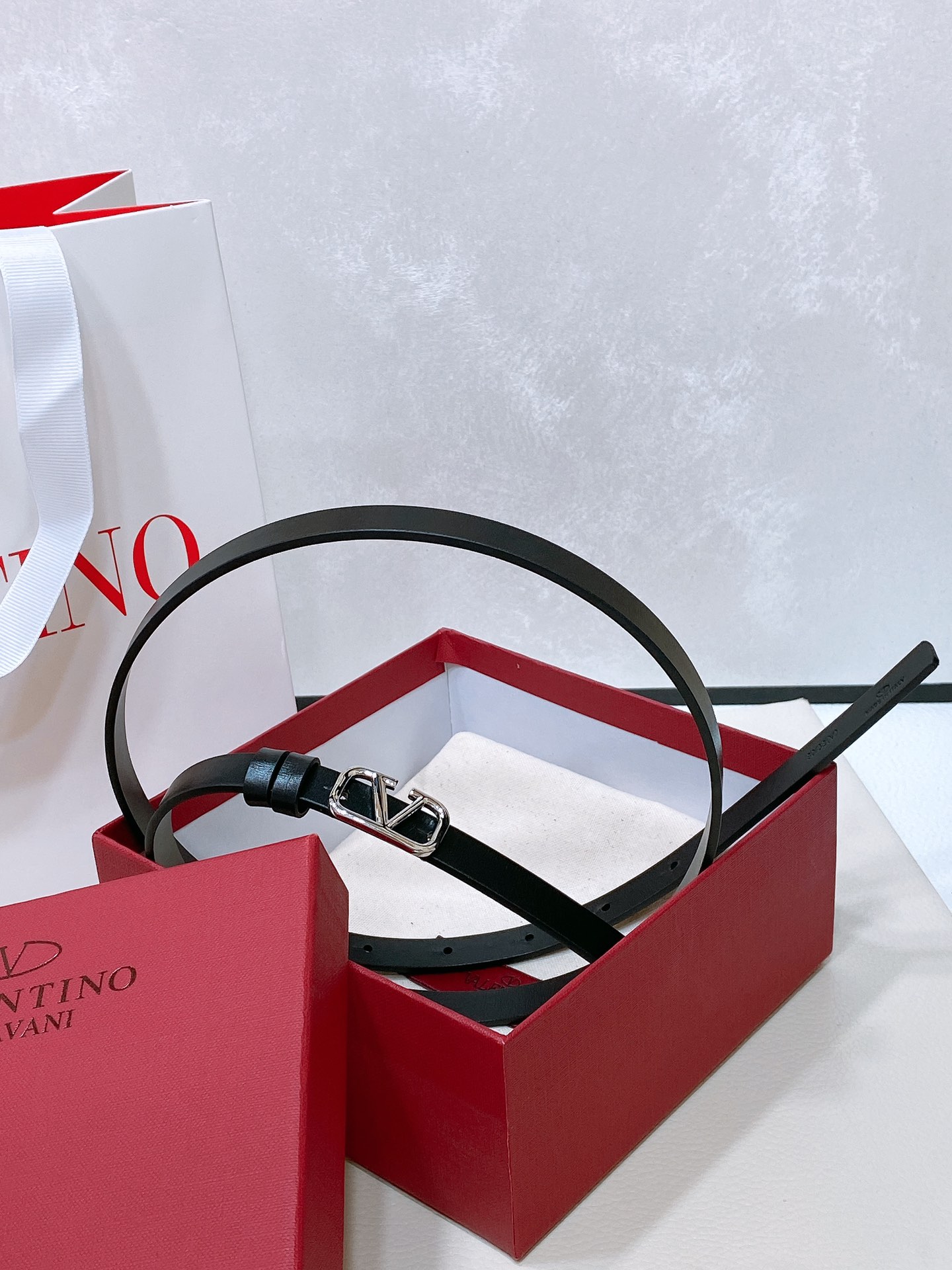 [Valentino Belts] Valentino VLOGOSIGNATURE can be worn on both sides of the