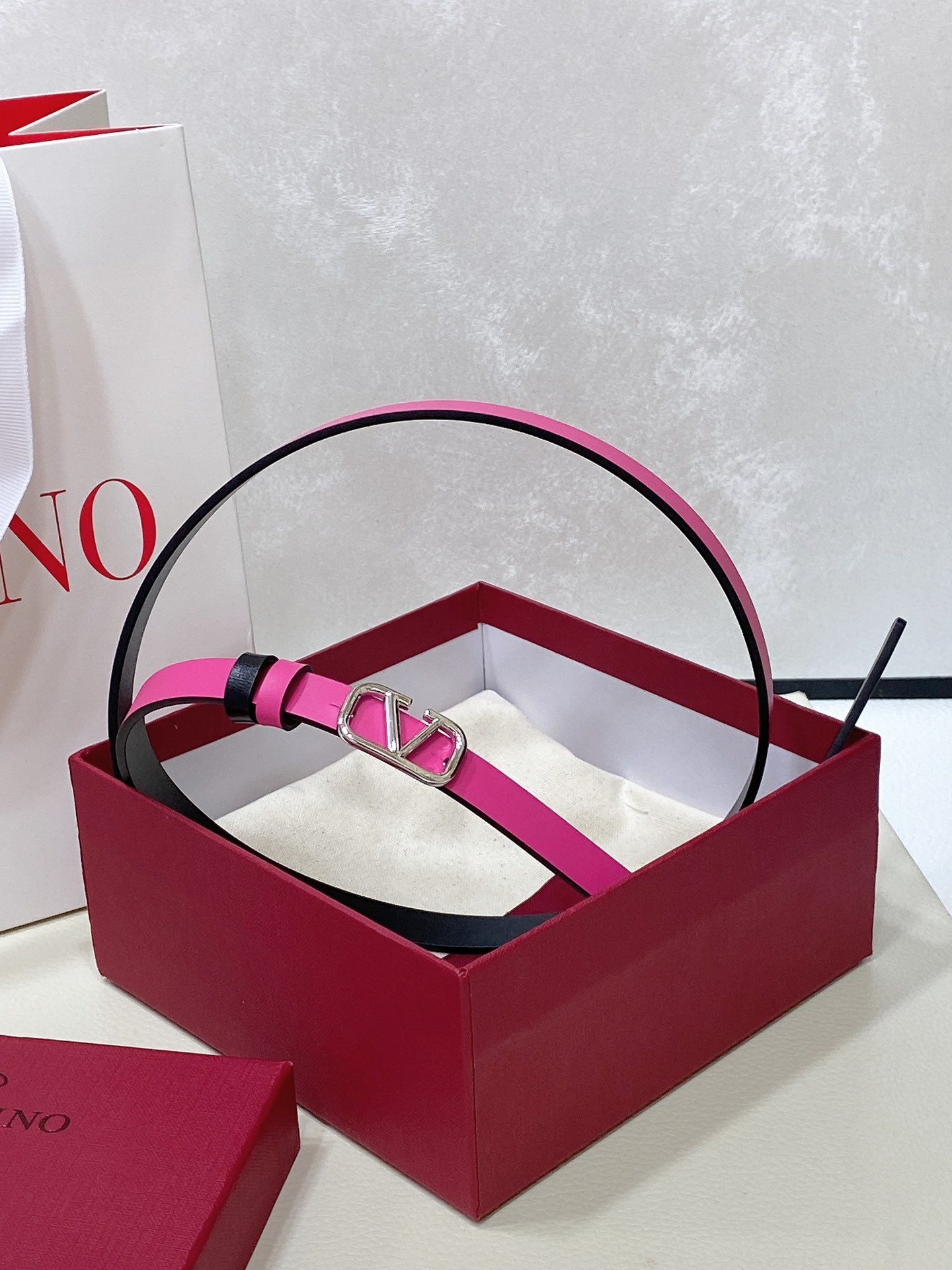 [Valentino Belts] Valentino VLOGOSIGNATURE can be worn on both sides of the