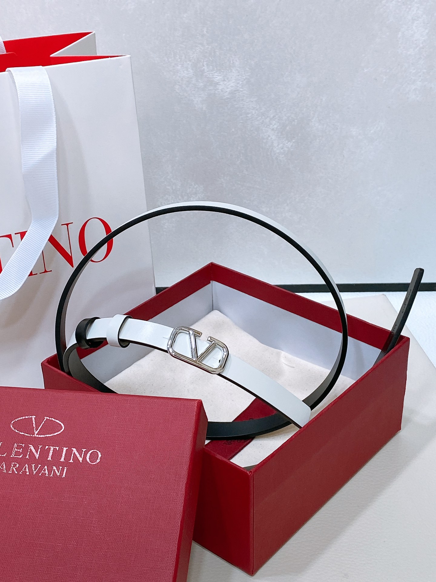 [Valentino Belts] Valentino VLOGOSIGNATURE can be worn on both sides of the