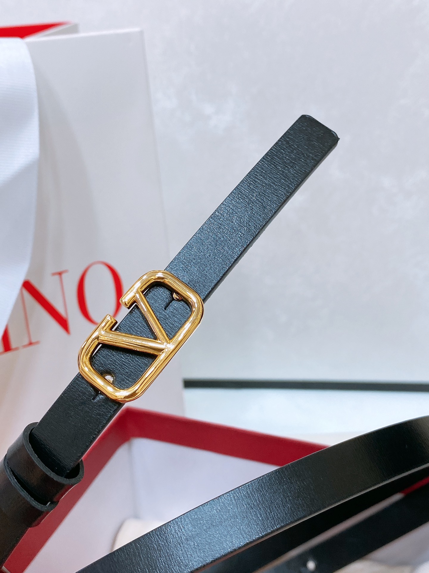 Metal-Skinned VLOGO Signature Valet Belt with 1cm Width for In-House Style. - 图片 4
