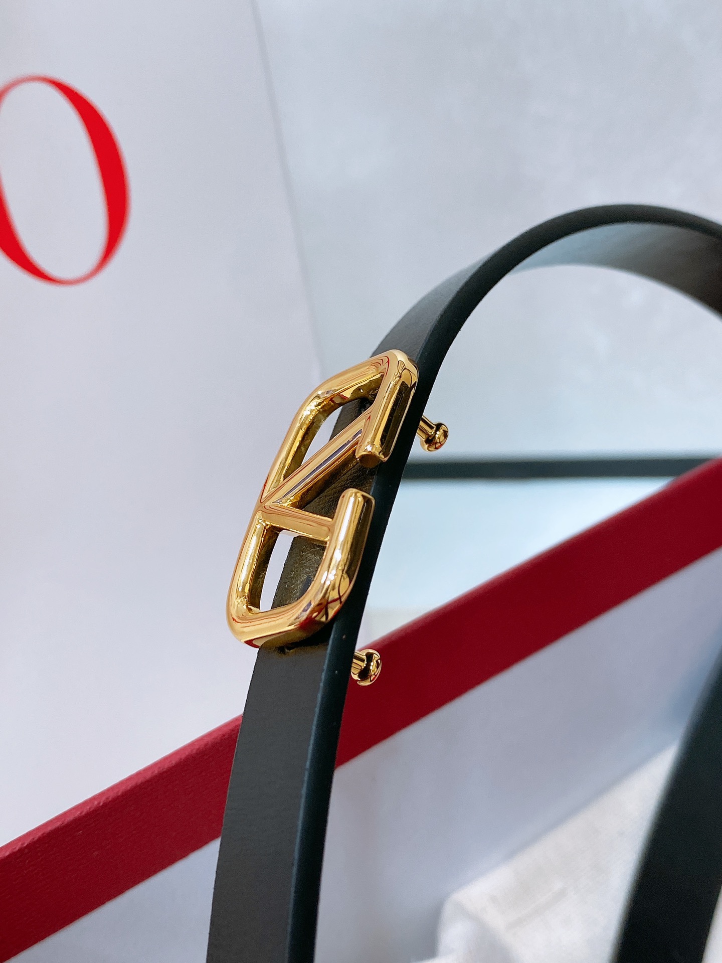 Metal-Skinned VLOGO Signature Valet Belt with 1cm Width for In-House Style. - 图片 3