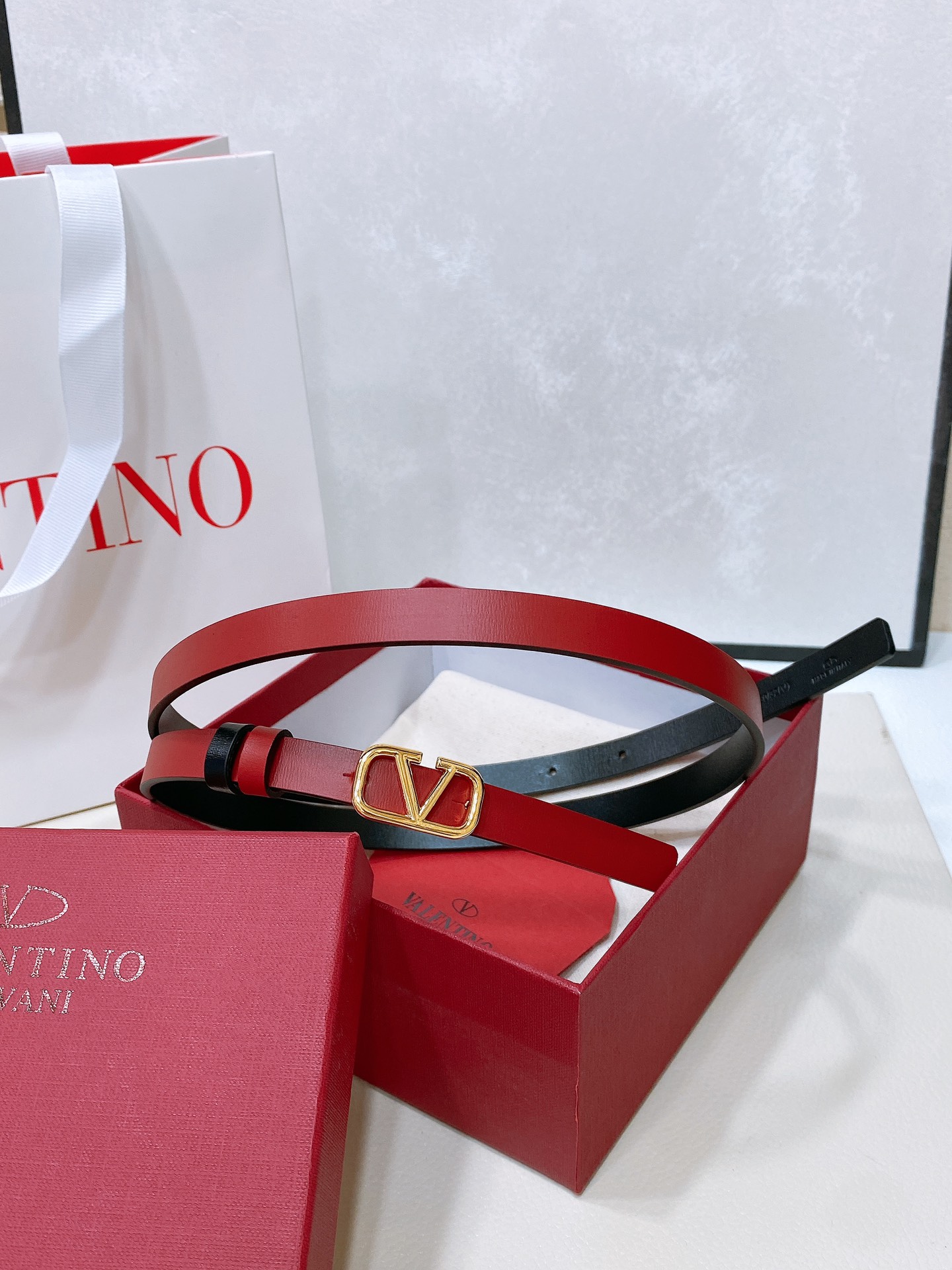 [Valentino Belts] Valentino VLOGOSIGNATURE can be worn on both sides of the