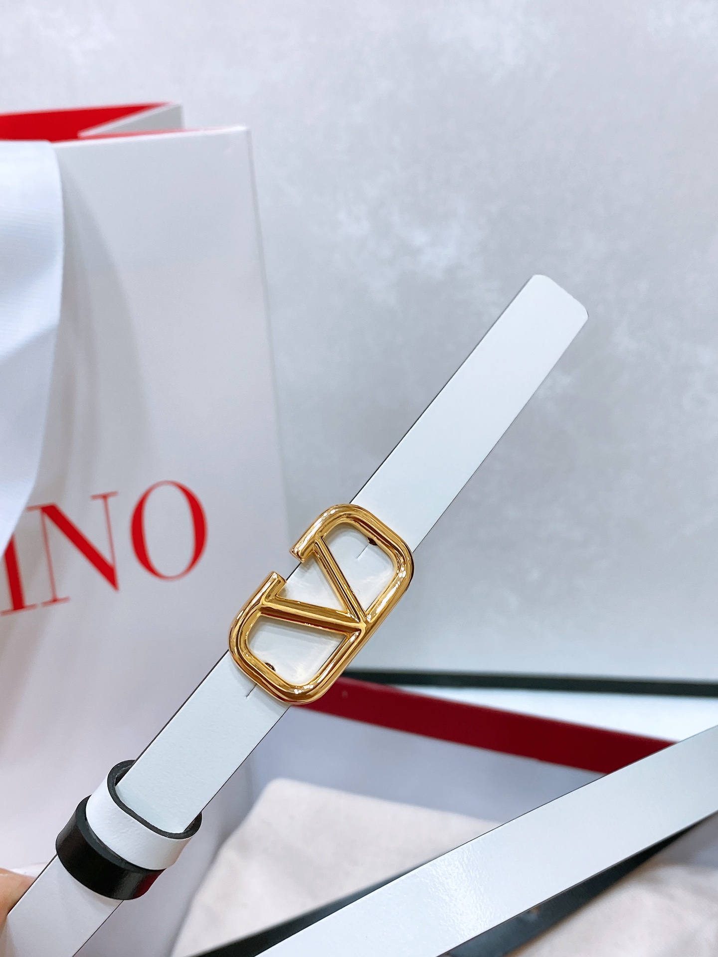 Metal-Skinned VLOGO Signature Valet Belt with 1cm Width In-House Skin. - 图片 4