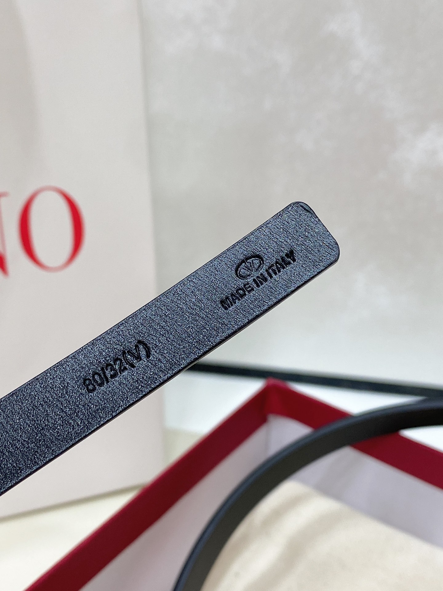 Metal-Skinned VLOGO Signature Valet Belt with 1cm Width In-House Skin. - 图片 6