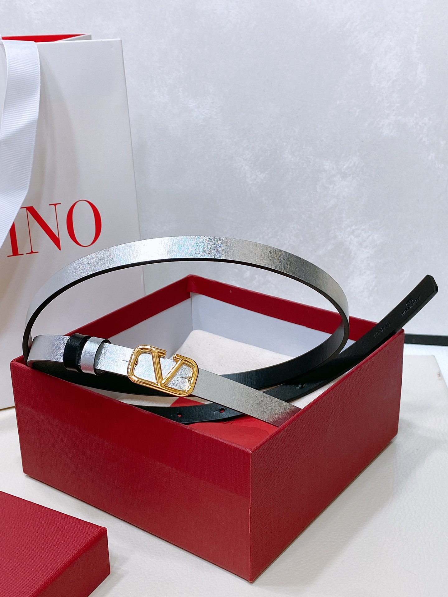 [Valentino Belts] Valentino VLOGOSIGNATURE can be worn on both sides of the