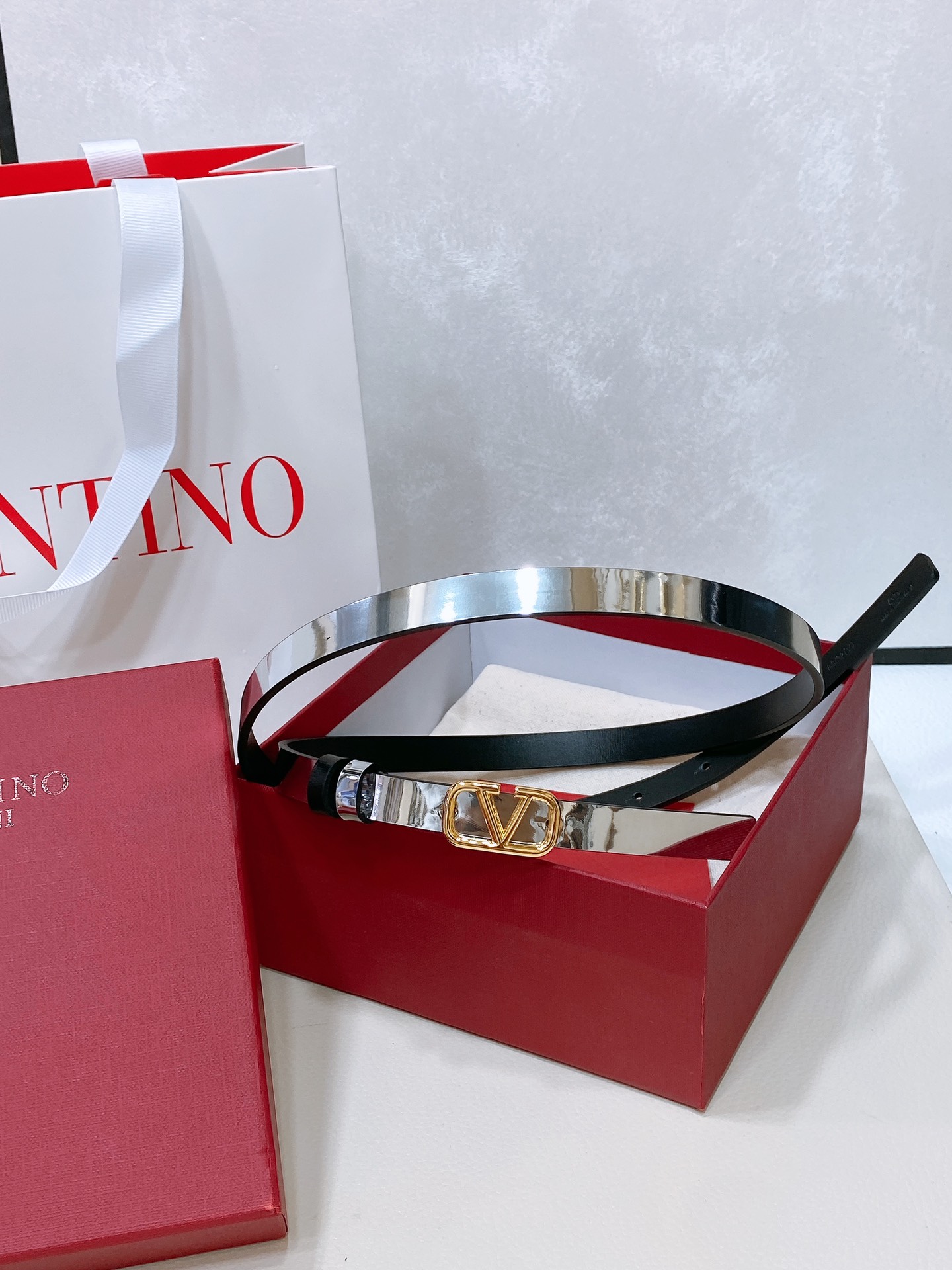 [Valentino Belts] Valentino VLOGOSIGNATURE can be worn on both sides of the