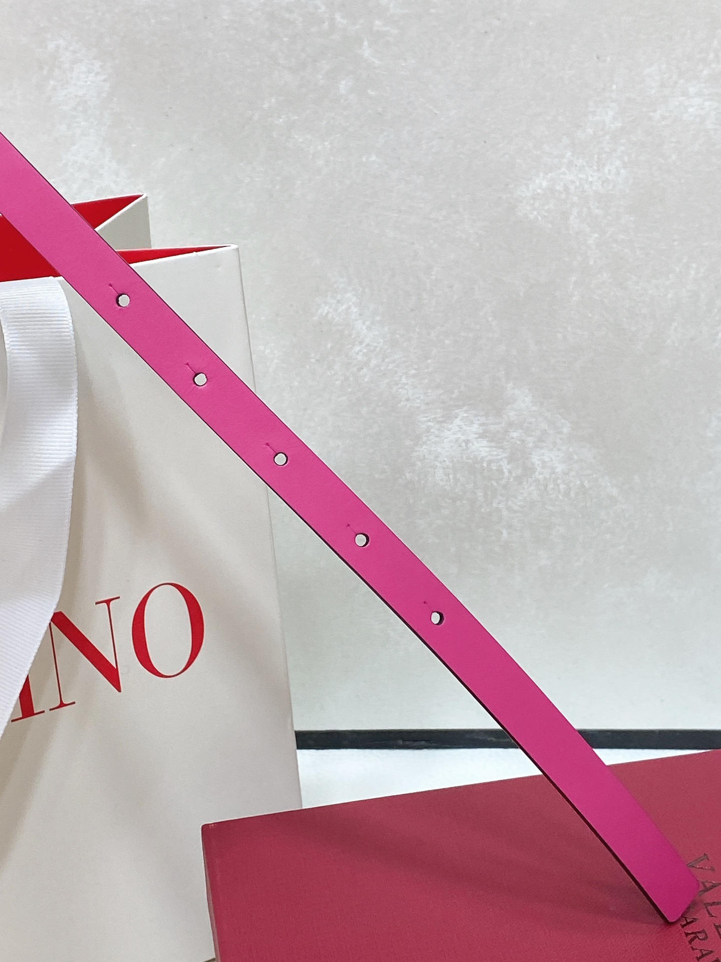 “Metal-Skinned VLOGO Signature Valet Belt Tips: 1cm Width” - 图片 5
