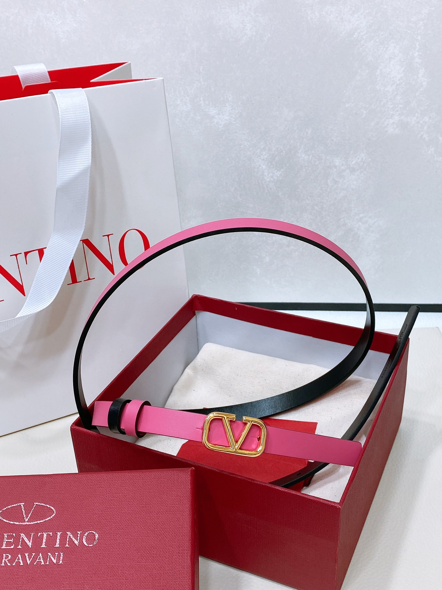 [Valentino Belts] Valentino VLOGOSIGNATURE can be worn on both sides of the