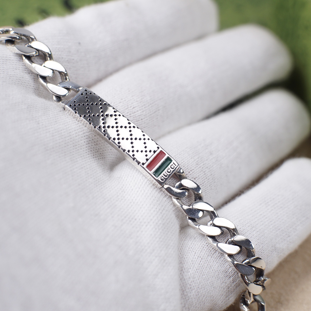 Gucci Sterling Silver Bracelet with Red and Green Double G Motif 7 i1716437572 3833 5