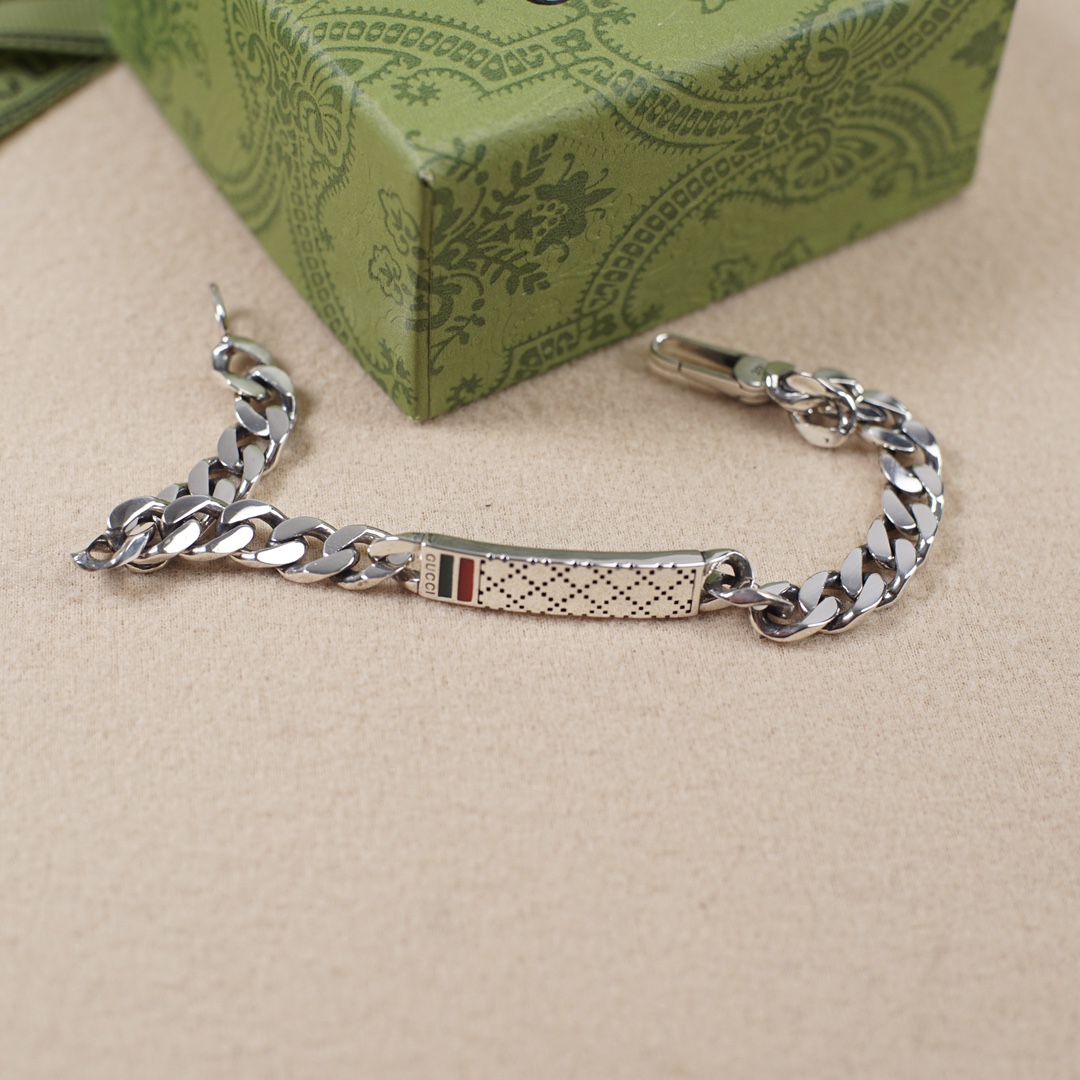 Gucci Sterling Silver Bracelet with Red and Green Double G Motif 6 i1716437572 832 4