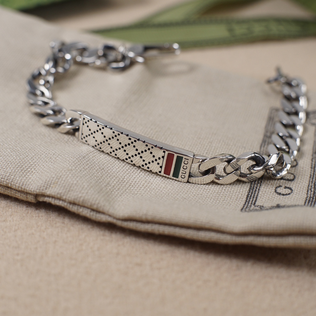 Gucci Sterling Silver Bracelet with Red and Green Double G Motif 3 i1716437572 9949 1
