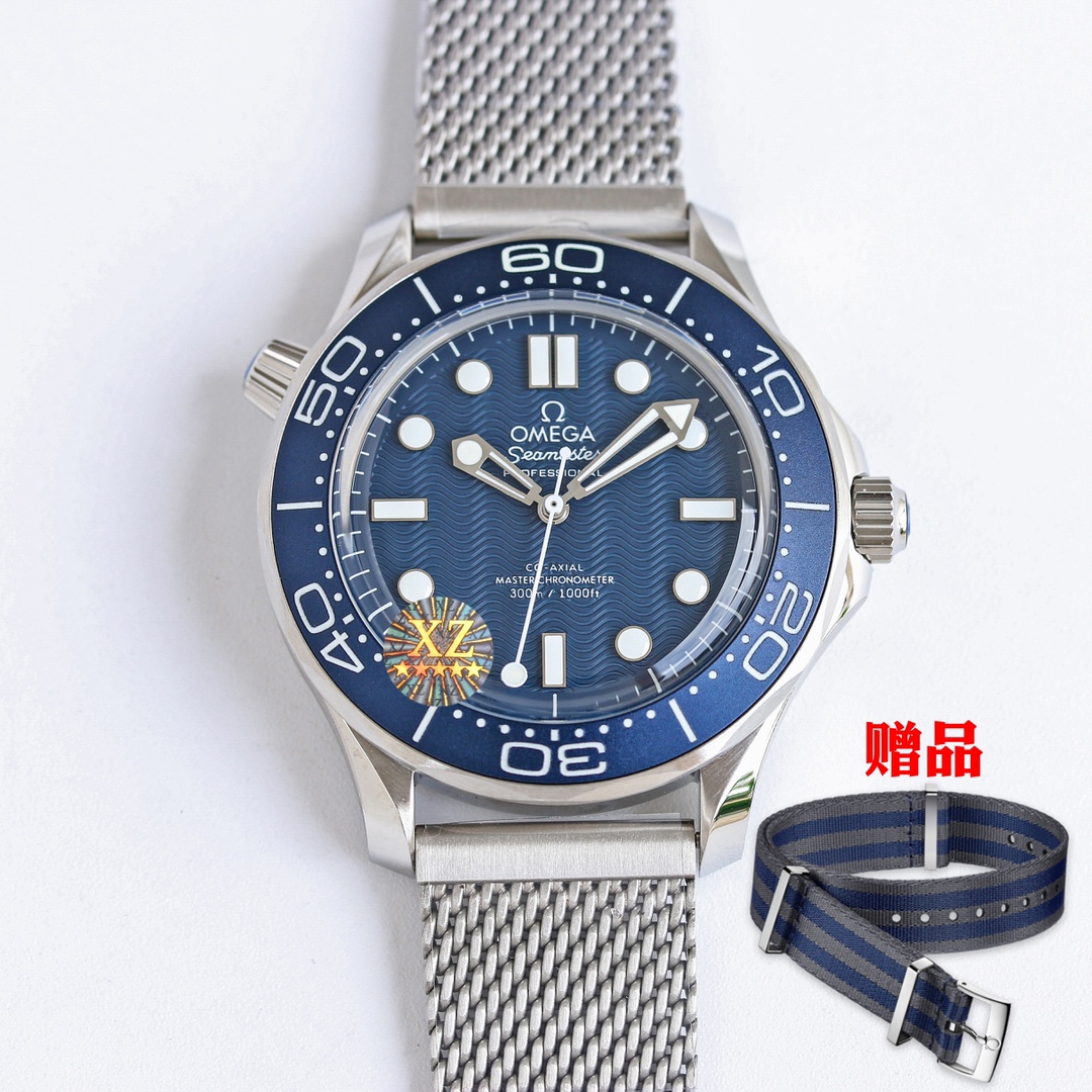 NO:393830,[Give nylon belt!] The latest launch of Bond 60th Anniversary Edition!  The ring port and the original version have the same two-color luminous aperture and dial!  The theme version of the 007 movie 'No Time to Die' - 'Seamaster Diver 300M 007 Edition', this watch was designed by OMEGA and Bond actor Daniel Graig. The retro and solid style is eye-catching. It is made of 42mm case. This material is often suitable for space technology, with a strong, ultra-light, exquisite blue dial, with hollow rhodium-plated hour and minute hands, which is in contrast to the aluminum 'lollipop' minute hands covered with white paint. The pot cover is sapphire glass mirror. It is equipped with the AG factory's exclusive development and custom replica 8806 integrated movement. Factory, which takes you to experience the original texture. Please confirm the exclusive movement code 82186098 for nylon belt. [XZ factory is more perfect due to its harsh quality!  】【XZ Factory, focusing on high-end】Welcome to reprint!  ,19860909[送尼龙带!] 最新推出邦德六十周年纪念版！圈口和原版一致双色夜光圈、表盘！007电影《无暇赴死》主题版腕表——「Seamaster Diver 300M 007 Edition」,这枚腕表由 OMEGA 与邦德演员 Daniel Graig 合作设计,复古而扎实的风格让人眼前一亮,42毫米表壳打造,这种经常适用于太空科技的材料坚固、超轻,精美的蓝色表盘搭配镂空镀铑时针和分针,与覆以白色漆面的铝质“棒棒糖”分针形成属目对比.锅盖蓝宝石玻璃表镜.搭载AG厂独家研发定制复刻8806一体机芯. Factory,带您体验原装质感.送尼龙带请认准独家机芯编码82186098.【XZ厂因对品质因苛刻而更加完美！】【XZ厂,专注高端】欢迎转载！,,Watch