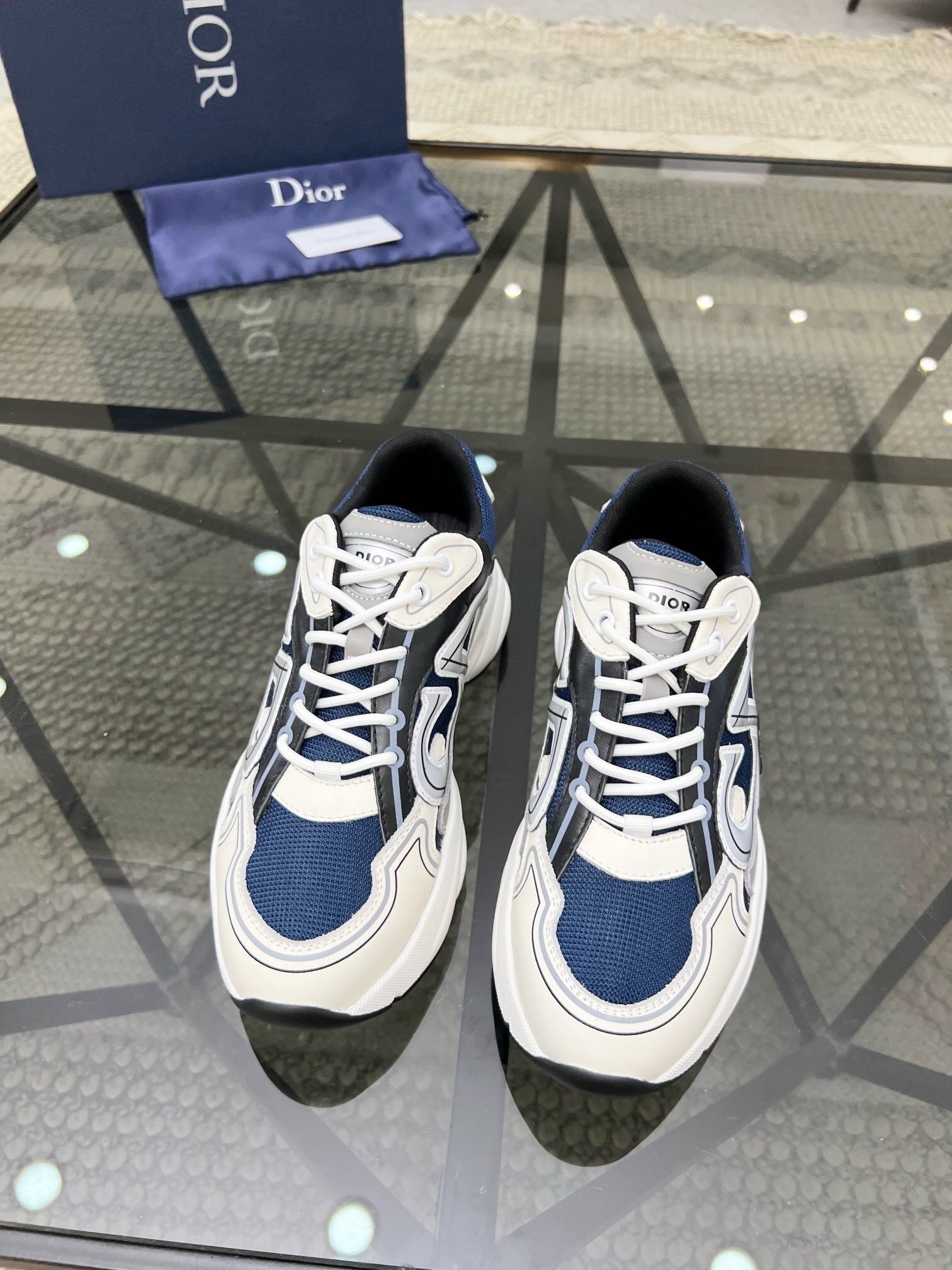 NO:218619,Brand Dior color original color matching, code number 39-44 customized 38.45 price Material Dior new casual shoes!  The details of the fashionable layout are impeccable, using cowhide with mesh patchwork to make comfortable and sweat-absorbing mesh. The foot pad feels comfortable and has excellent quality. Dior casual shoes, dior, dior, cowhide19860909品牌Dior 颜色原版配色 码数39-44定做38.45 价格 材质迪奥新款休闲鞋！时尚潮流的版面细节无可挑剔采用牛皮搭配网布拼接制作舒适吸汗的网布垫脚脚感舒适品质优越,Dior休闲鞋,dior,dior,cowhide,Men's shoes