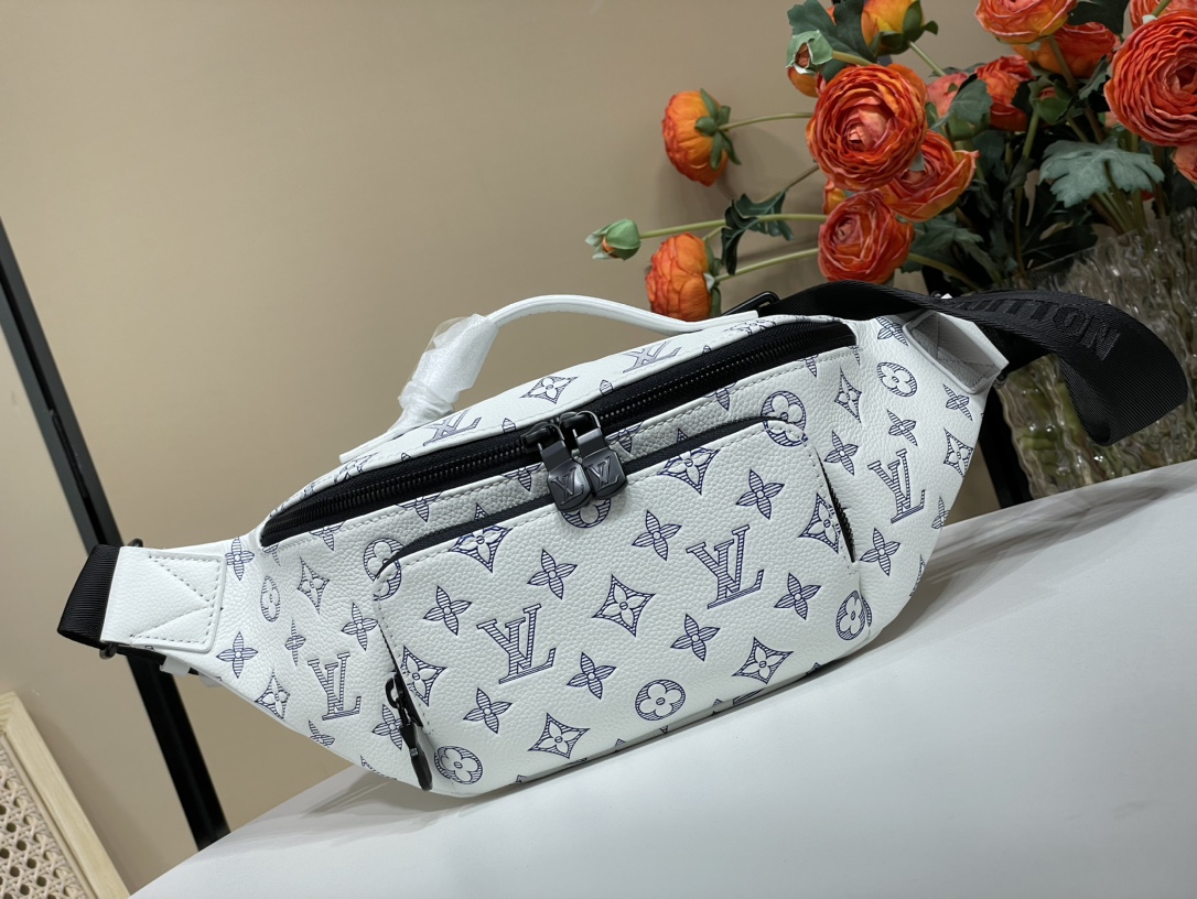 Louis Vuitton LV [Rush Bumbag waist bag] M47058 white (striped embossed)