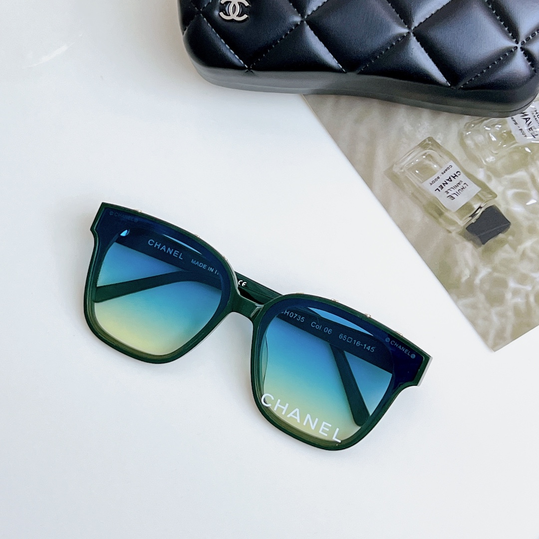 Chanel Sunglasses Online Store
 Set With Diamonds