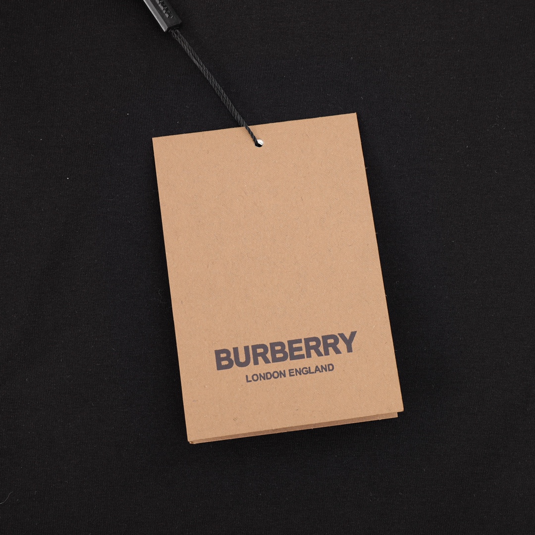 P140 Burberry/巴宝莉 胸口格纹织带短袖T恤 可男可女的经典款