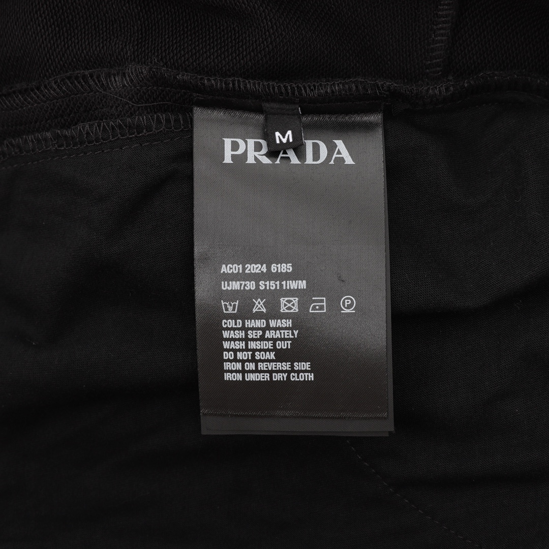 Prada/普拉达 腰带卡扣三角标工装短裤