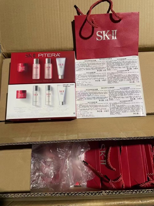 SK-II PITERA™ Essential Travel Kit: Youthful Skin On-The-Go 1 SK-II PITERA™ Essential Travel Kit: Youthful Skin On-The-Go