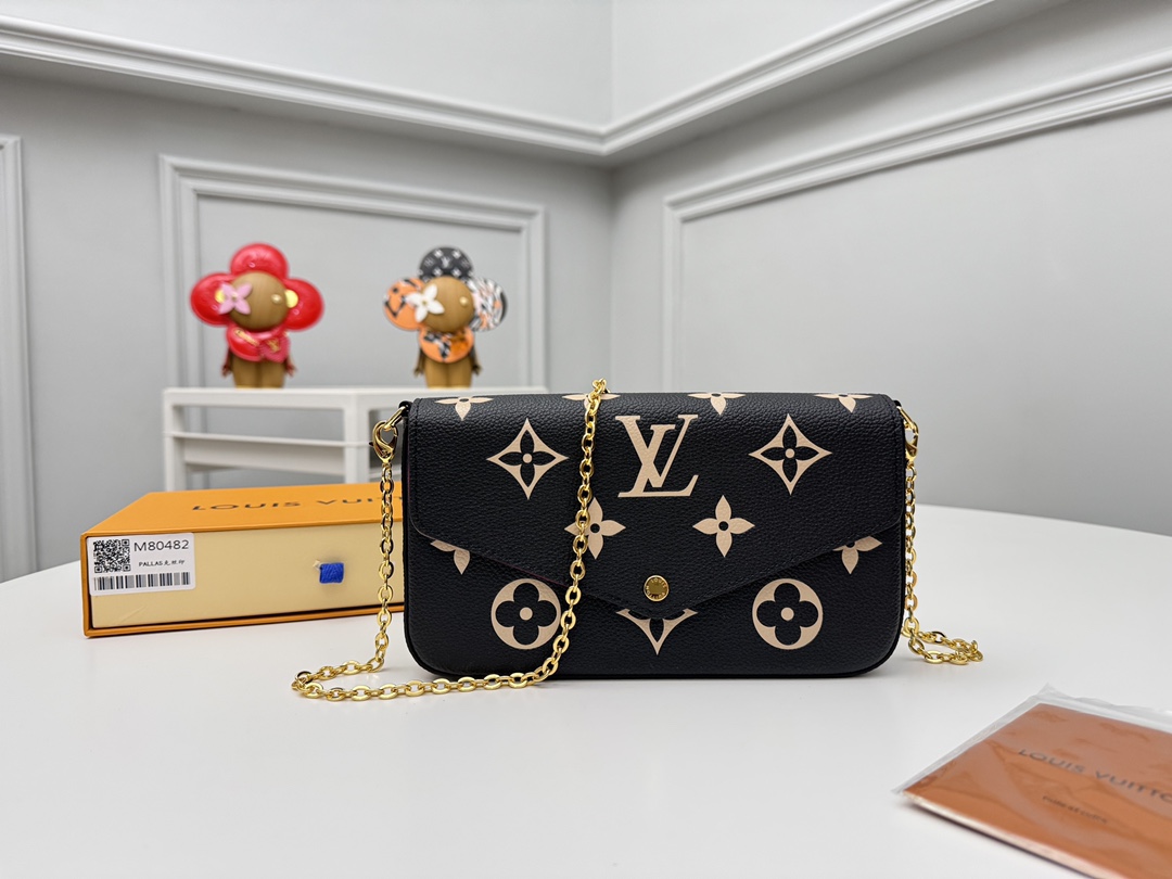 NO:671685,[Top original order] M80482 black Pochette Félicie chain bag is made of Monogram Empreinte leather with Monogram print. Its envelope-style configuration includes a removable inner bag. Tie the chain to complete the conversion between a clutch bag and a shoulder bag. Size: 21.0 x 12.0 x 3.0 cm., LV wallet, louis vuitton, wallets, handbag, backpacks19860909【顶级原单】M80482黑本款 Pochette Félicie 链条包为 Monogram Empreinte 皮革描绘 Monogram 印花,其信封式构型包含可拆卸内袋.系上链条即可完成手拿包和肩背包的随心转换.尺寸: 21.0 x 12.0 x 3.0 cm.,LV钱包,louis vuitton,wallets,handbag,backpacks,欧美剧