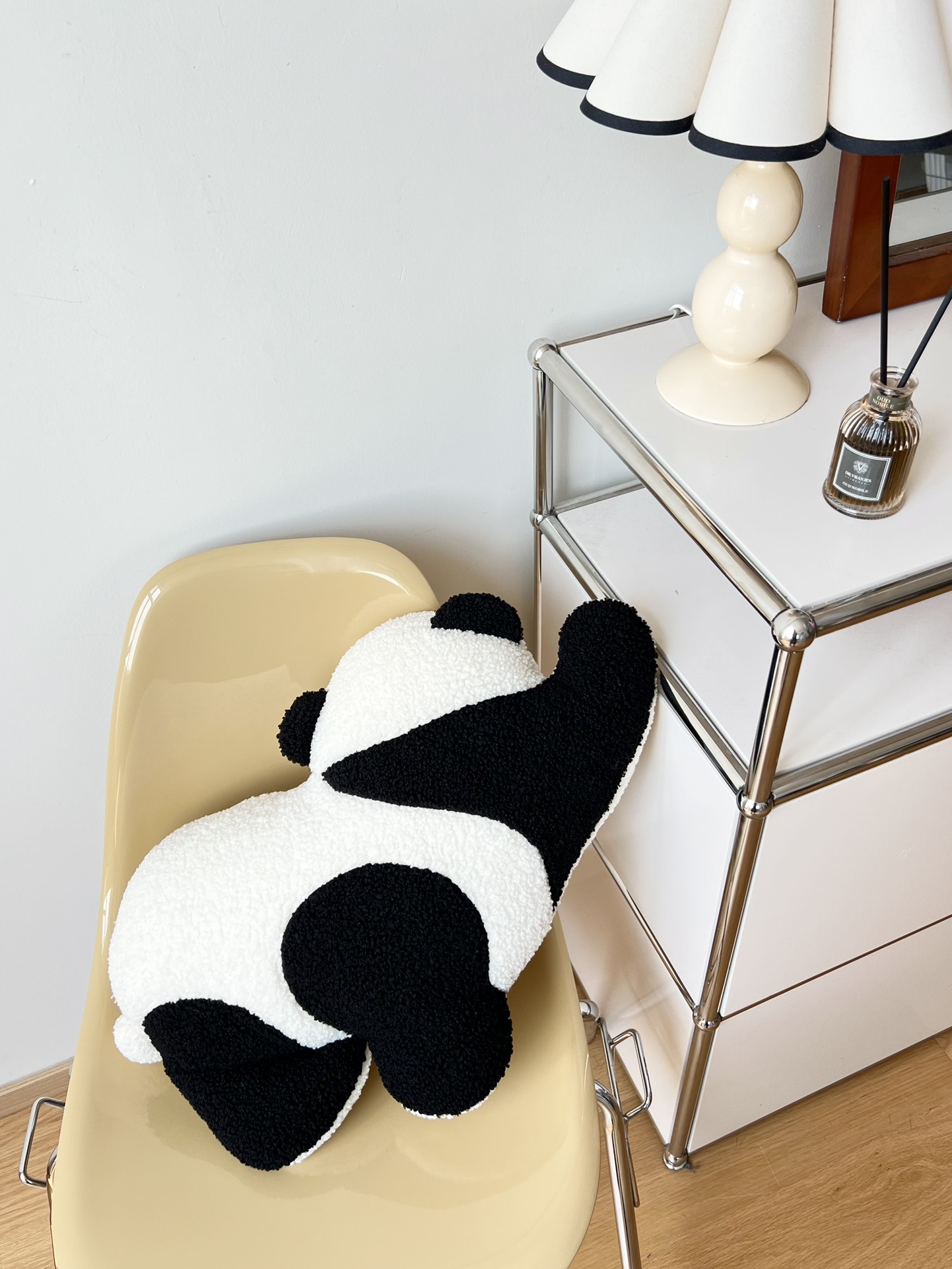 Giant Panda 2-in-1 Cushion and Blanket Set - Comprehensive 4