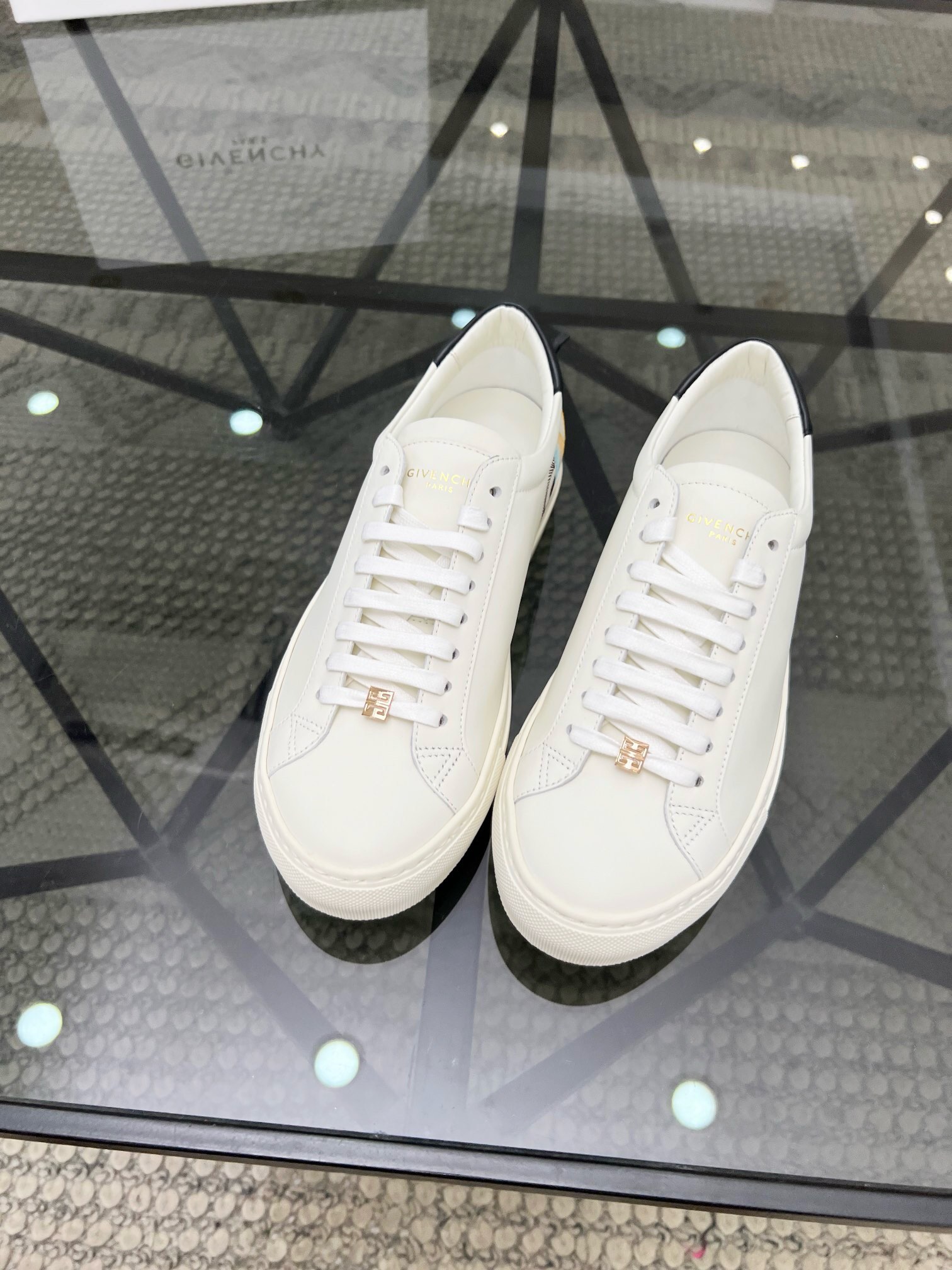 NO:218460,Brand GIVENCHY Color Original Color Number 38-44 Customized 45.46 Price Material Givenchy Top-grade Original Product!  The upper is sold simultaneously with imported cowhide and embossed design water-dyed cowhide leather. Original outsole. The style is fashionable, simple and elegant. All-match style. Givenchy casual shoes. Givenchy, given, given, cowhide.19860909品牌GIVENCHY 颜色 原版配色 码数38-44定做45.46 价格 材质纪梵希顶级·原单货！精品好货专柜 同步发售鞋面采用进口牛皮搭配压花设计水染牛皮里 原版大底 版型时尚简洁大方 百搭款,纪梵希休闲鞋,givenchy,givenchy,cowhide,Men's shoes