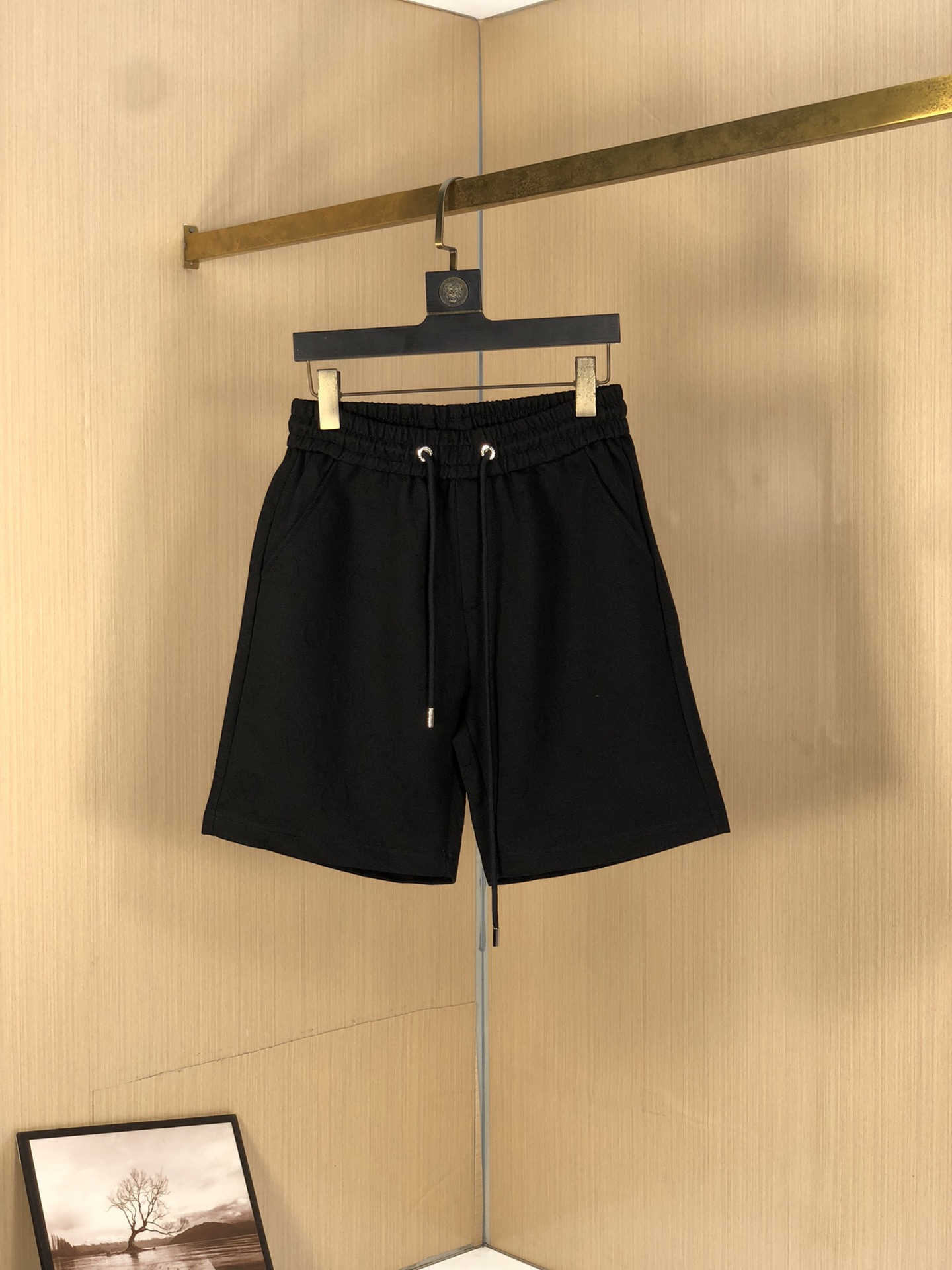 NO:135471,Gucci 24SS summer shorts, made of high elastic pure cotton fabric, super skin-friendly and comfortable, classic logo embellishment, and hardware details are in place!  The upper body effect is super handsome and versatile!  Code number M-XXXL, gucci, shorts, alexander wang19860909古驰 24SS夏季新款短裤,采用高弹纯棉面料,超级亲肤舒适,经典logo标识点缀,五金细节到位！上身效果超级帅气百搭！码数M-XXXL,,gucci,shorts,alexander wang,Men's clothing