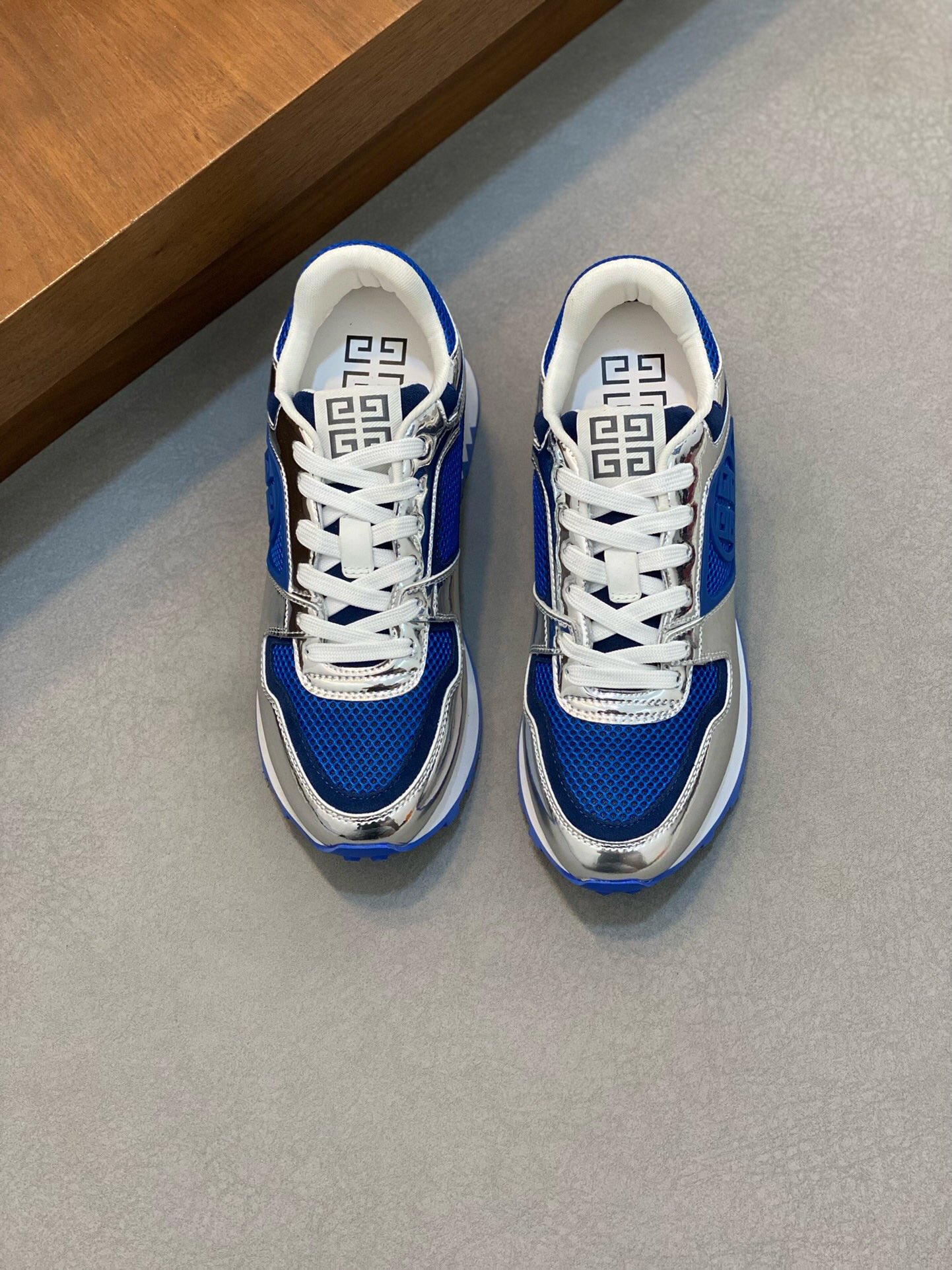 NO:217051,Brand GIVENCHY Color Original Color Number 39-44 Customized 38.45 Price Material Givenchy Top-grade Original Product!  The upper of the high-quality sports shoes is made of cowhide spliced ​​cloth to make a breathable mesh inner lining. Cowhide footbed. Original combination sole. Fashionable, simple and elegant style. All-match style. Givenchy casual shoes. Givenchy, given, given, sneakers, cowhide.19860909品牌GIVENCHY 颜色 原版配色 码数39-44定做38.45 价格 材质纪梵希顶级·原单货！精品好货运动鞋鞋面采用牛皮拼接布面而成透气网布内里 牛皮垫脚 原版 组合大底 版型时尚简洁大方 百搭款,纪梵希休闲鞋,givenchy,givenchy,sneakers,cowhide,Men's shoes