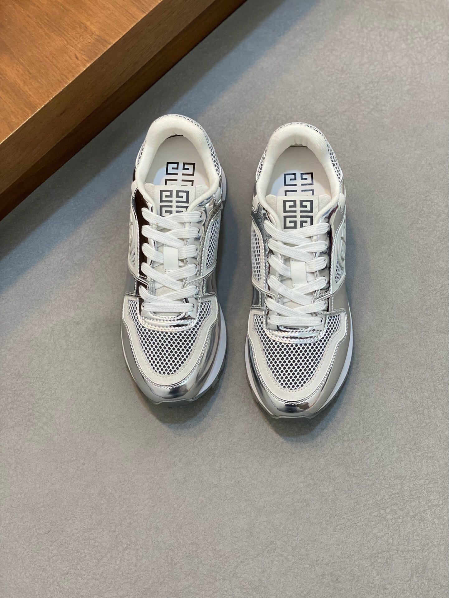 NO:218396,Brand GIVENCHY Color Original Color Number 39-44 Customized 38.45 Price Material Givenchy Top-grade Original Product!  The upper of the high-quality sports shoes is made of cowhide spliced ​​cloth to make a breathable mesh inner lining. Cowhide footbed. Original combination sole. Fashionable, simple and elegant style. All-match style. Givenchy casual shoes. Givenchy, given, given, sneakers, cowhide.19860909品牌GIVENCHY 颜色 原版配色 码数39-44定做38.45 价格 材质纪梵希顶级·原单货！精品好货运动鞋鞋面采用牛皮拼接布面而成透气网布内里 牛皮垫脚 原版 组合大底 版型时尚简洁大方 百搭款,纪梵希休闲鞋,givenchy,givenchy,sneakers,cowhide,Men's shoes