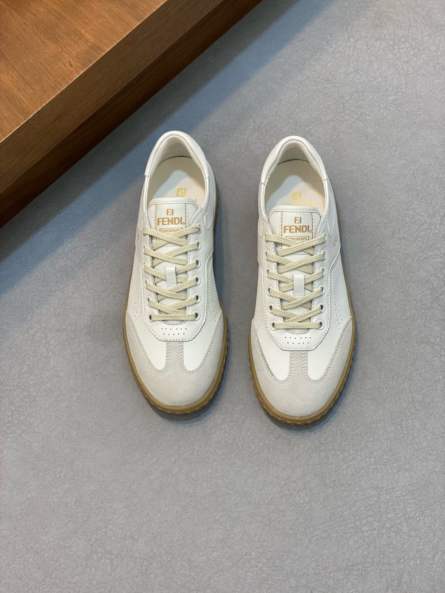 NO:216976,Brand FENDI Color original color matching Number of 36-44 couples price Material new Fendi style boutique casual shoes Top purchasing agent men's super popular hot counter new original configuration, Italian imported original cowhide, classic appearance of male god domineering, imported mesh cloth inner mat, breathable and comfortable Sole original special supply original sole super comfortable, original order goods High quality, Fendi casual shoes, fendi, fendi, cowhide19860909品牌FENDI 颜色原版配色 码数36-44情侣款 价格 材质芬迪新款 精品休闲鞋 顶级代购男士超人气爆款专柜新款 原厂配置、意大利进口原版牛皮,经典的外观男神霸气,进口网布内里垫,透气舒适 鞋底原厂特供原版底超级舒适,原厂跟单货 高品质,芬迪休闲鞋,fendi,fendi,cowhide,Men's shoes