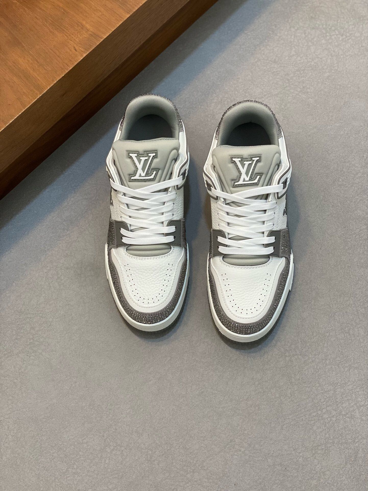 NO:216984,Brand LOUIS VUITTON Color original hot diamonds, size 39-44 customized 38.45 Price Material new Louis Vuitton high-top casual shoes!  Original single-quality Labon craft upper adopts imported original cowhide pure hand-padded cowhide footbed style fashionable simple and atmospheric original special sole, Louis Vuitton, louis vuitton, louis vuitton, cowhide19860909品牌LOUIS VUITTON 颜色原版烫钻 码数39-44定做38.45 价格 材质路易威登新款 高帮休闲鞋！原单品质拉邦工艺鞋面采用进口原版牛皮纯手工贴钻牛皮垫脚版型时尚 简单大气原版特供大底,路易威登,louis vuitton,louis vuitton,cowhide,Men's shoes